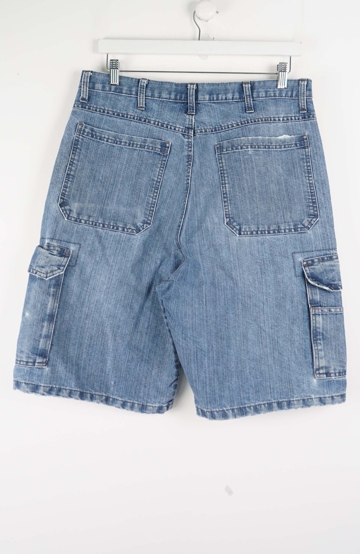 VINTAGE WRANGLER CARGO SHORTS W32