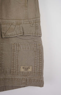 VINTAGE WRANGLER CARGO SHORTS W36