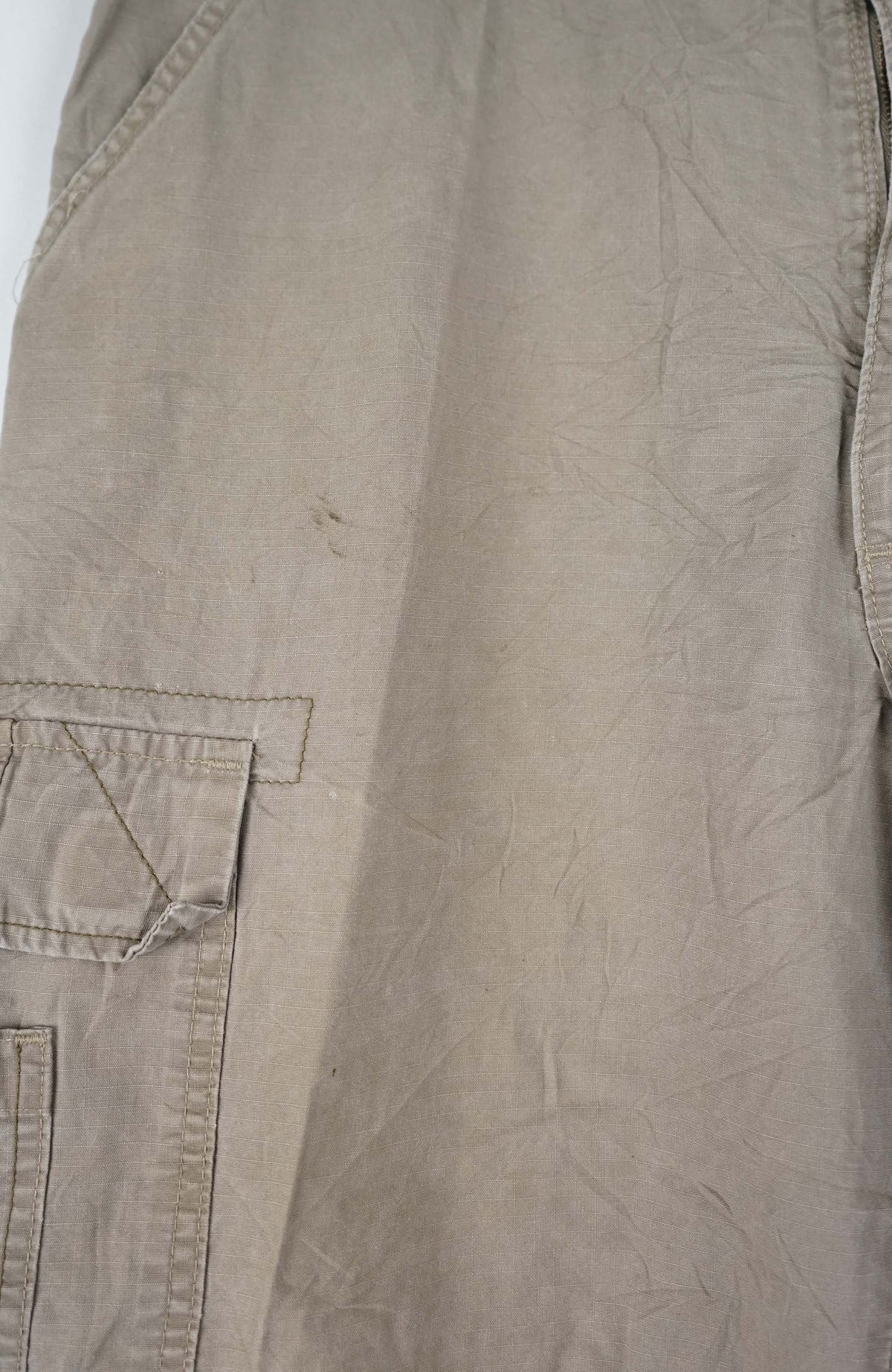 VINTAGE WRANGLER CARGO SHORTS W36