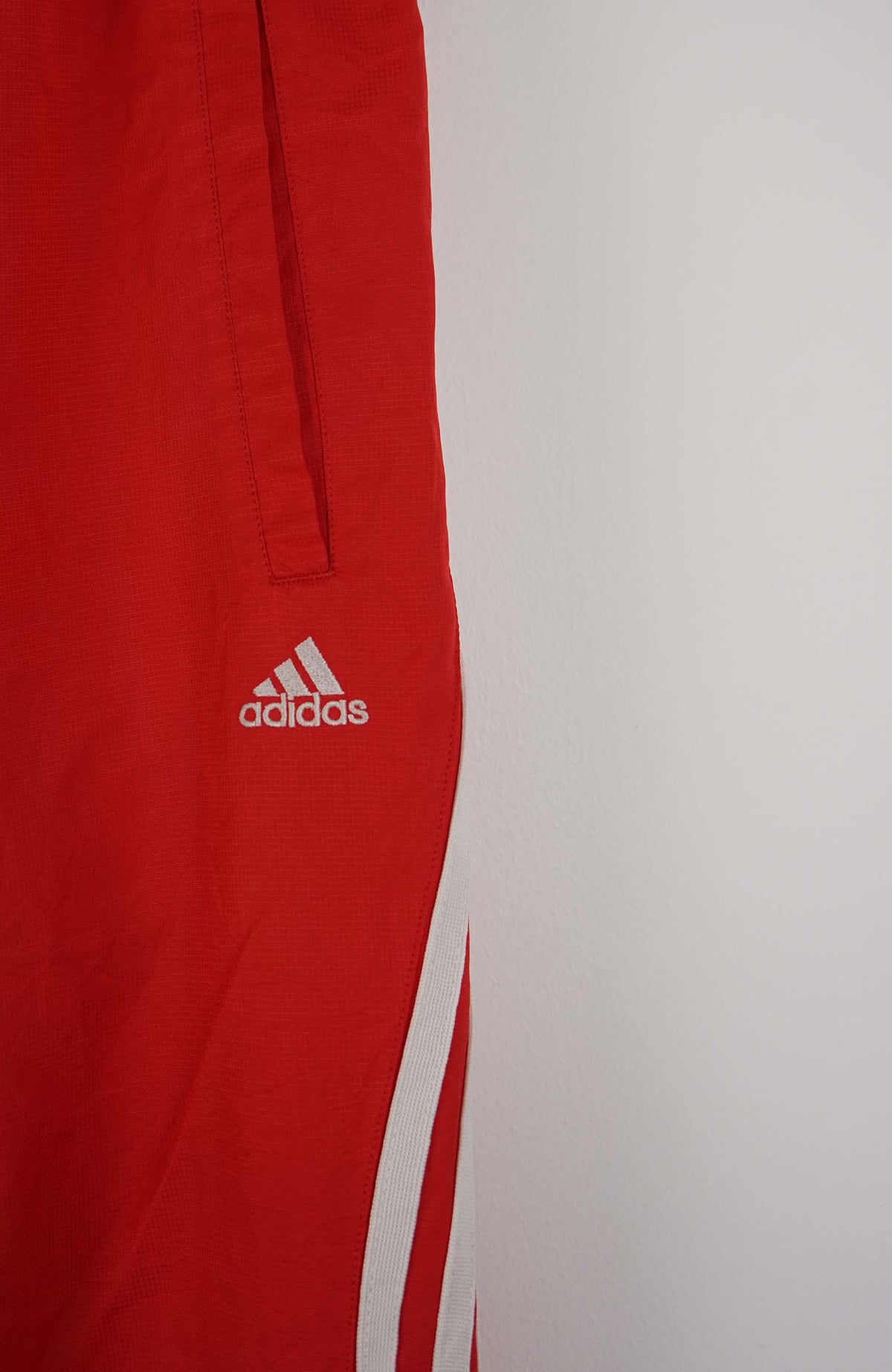 VINTAGE ADIDAS TRACK PANTS (L)