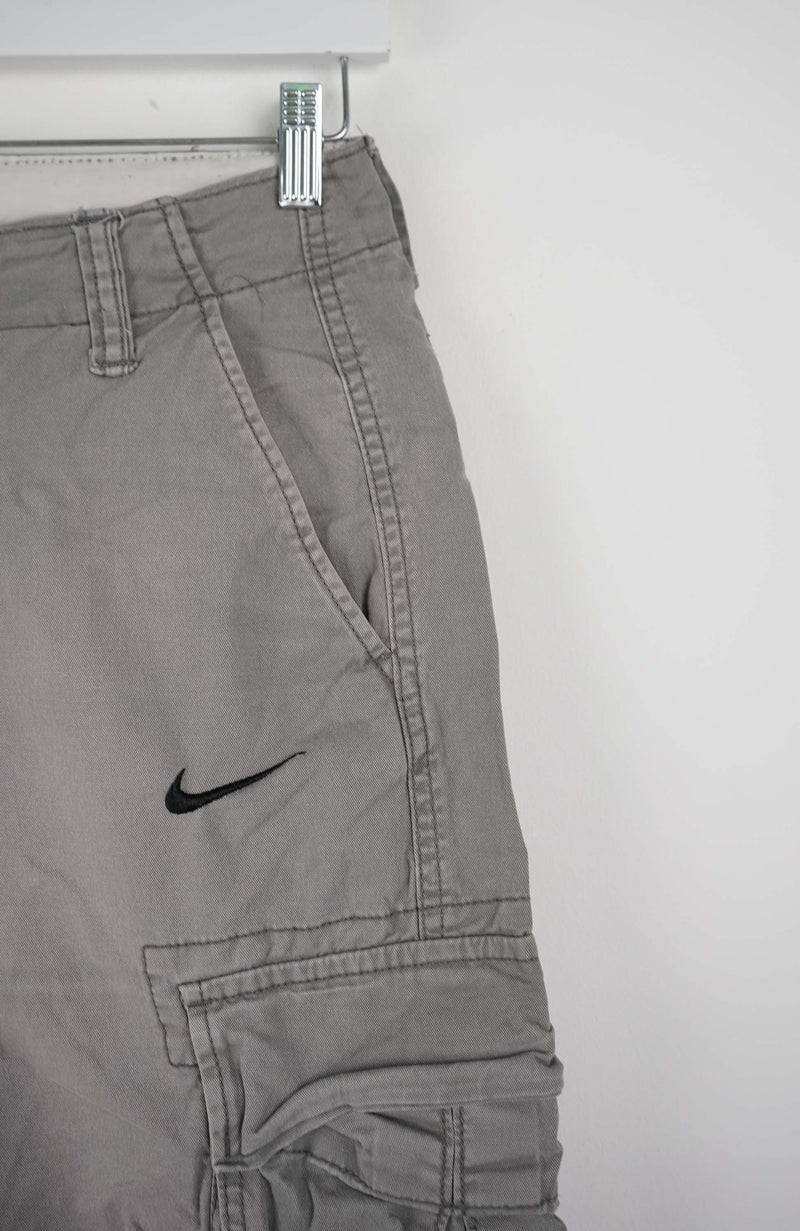 VINTAGE REWORK CARGO SHORTS W28