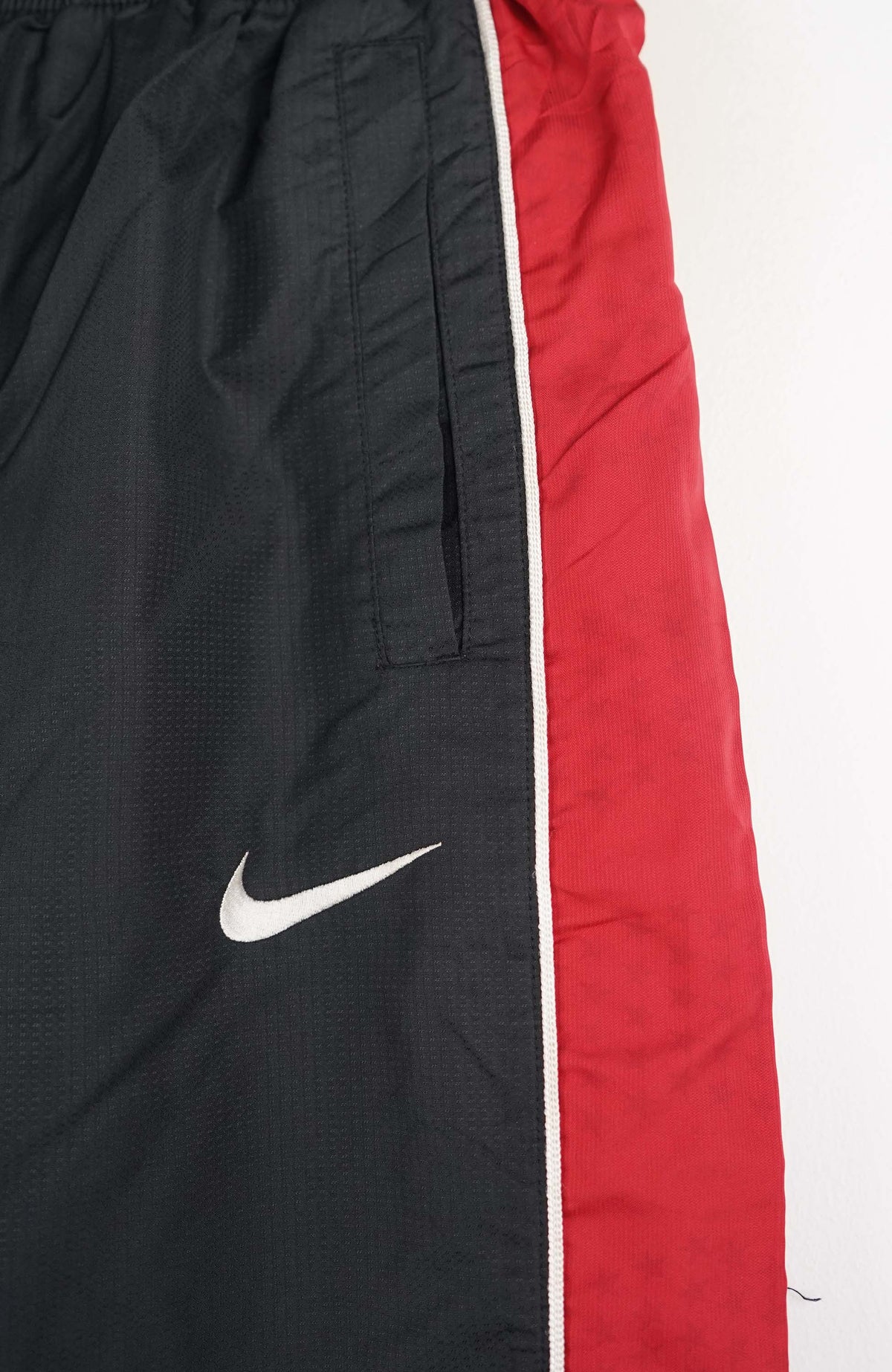 VINTAGE NIKE TRACKPANTS (S)