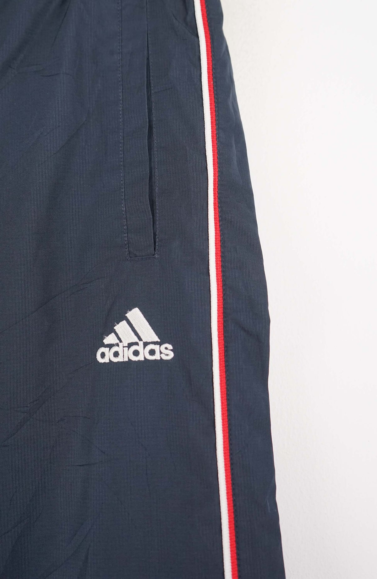 VINTAGE ADIDAS TRACKPANTS (S)