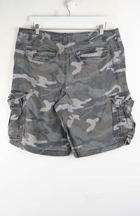 VINTAGE CAMO CARGO SHORTS W36