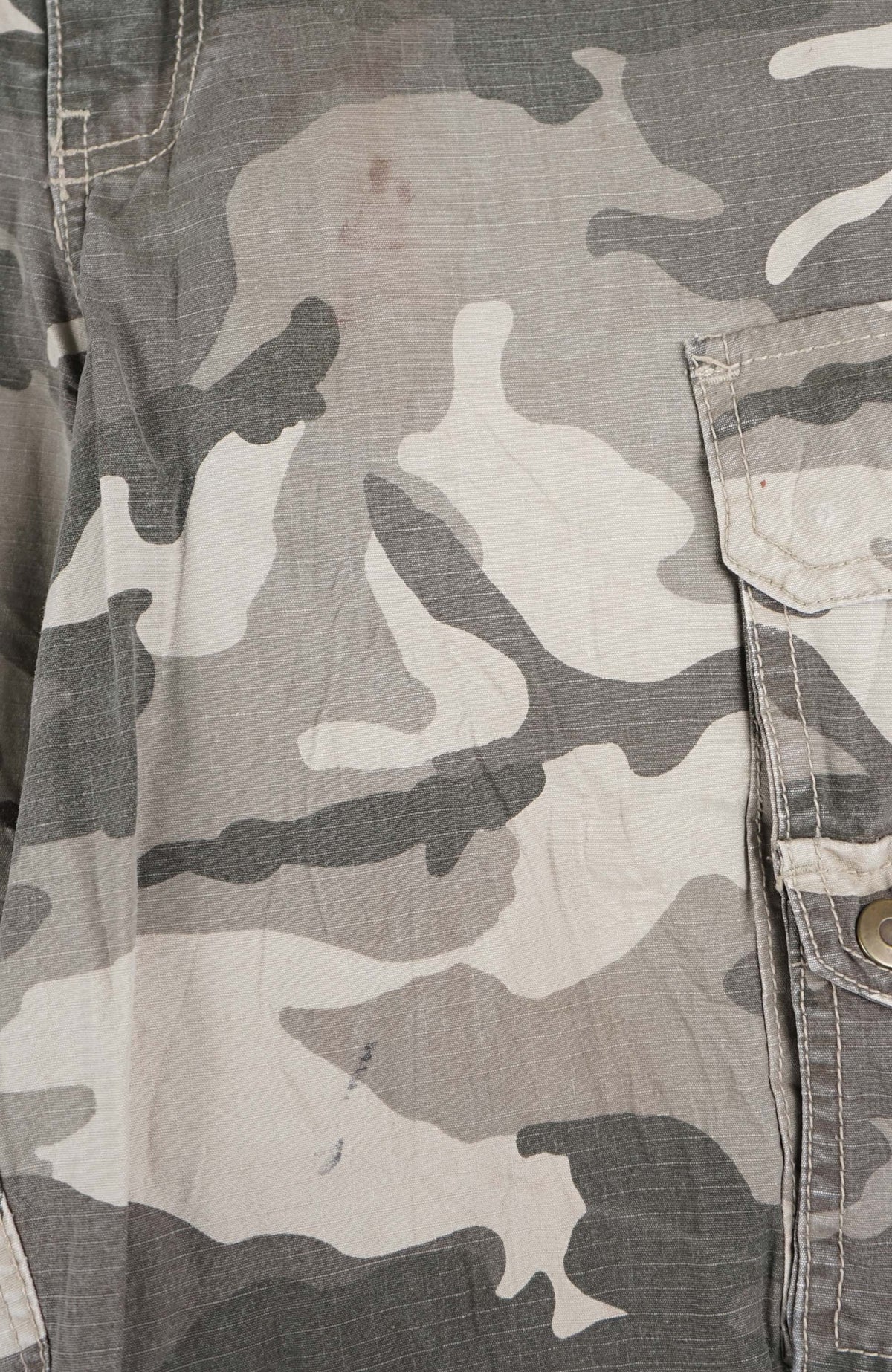 VINTAGE CAMO CARGO SHORTS W32