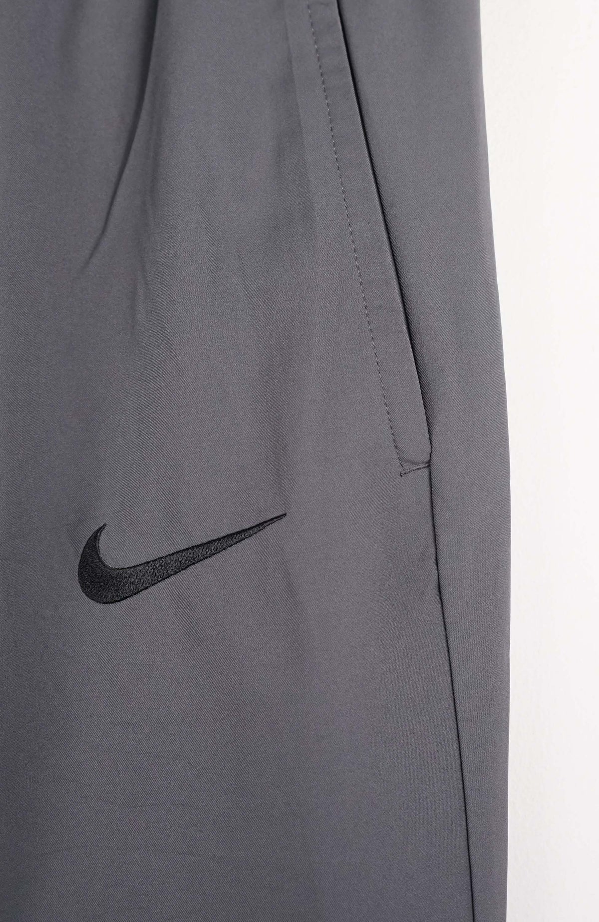 VINTAGE NIKE TRACKPANTS (L)
