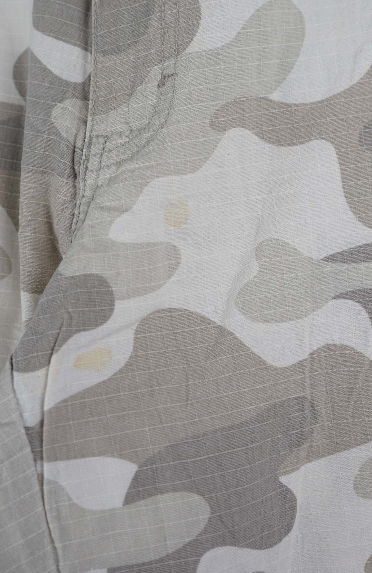 VINTAGE SOUTHPOLE CAMO CARGO SHORTS W34