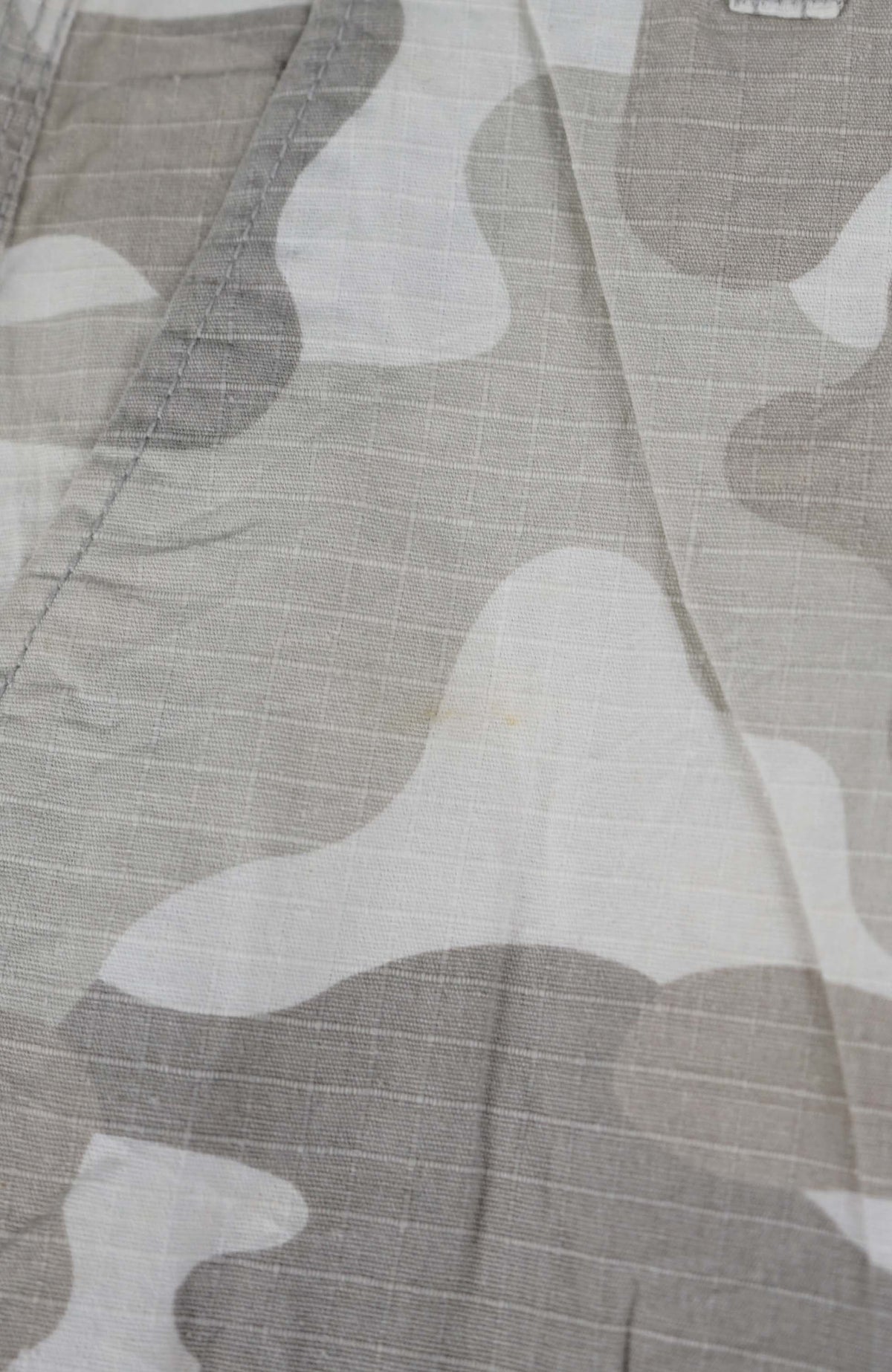 VINTAGE SOUTHPOLE CAMO CARGO SHORTS W34