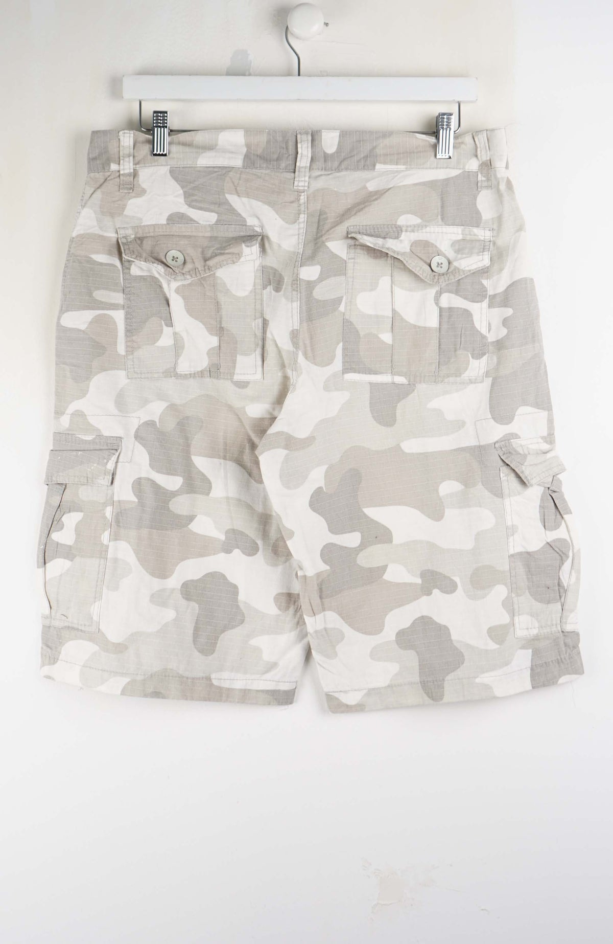 VINTAGE SOUTHPOLE CAMO CARGO SHORTS W34
