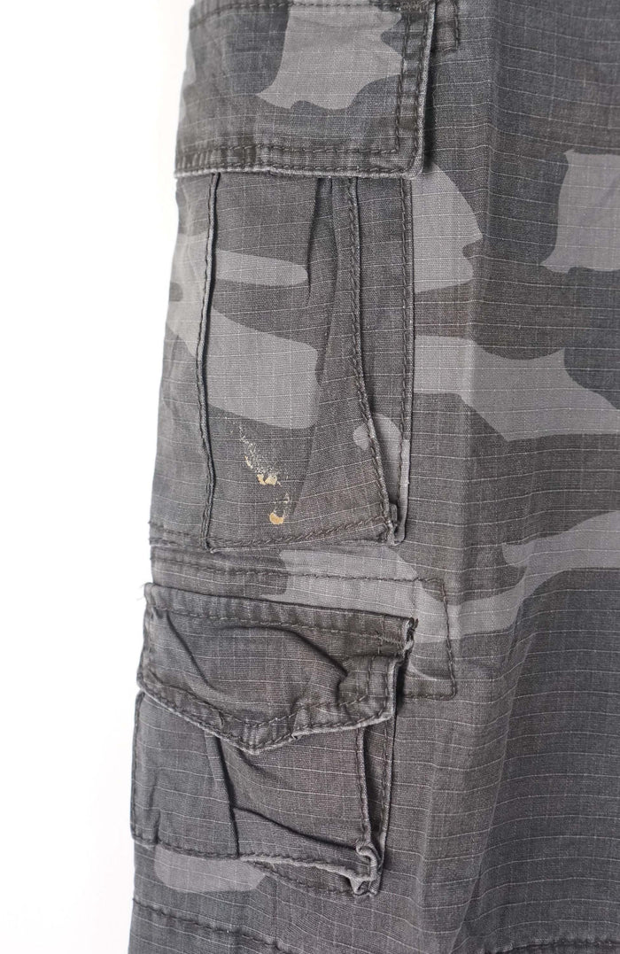 VINTAGE CAMO CARGO SHORTS W32