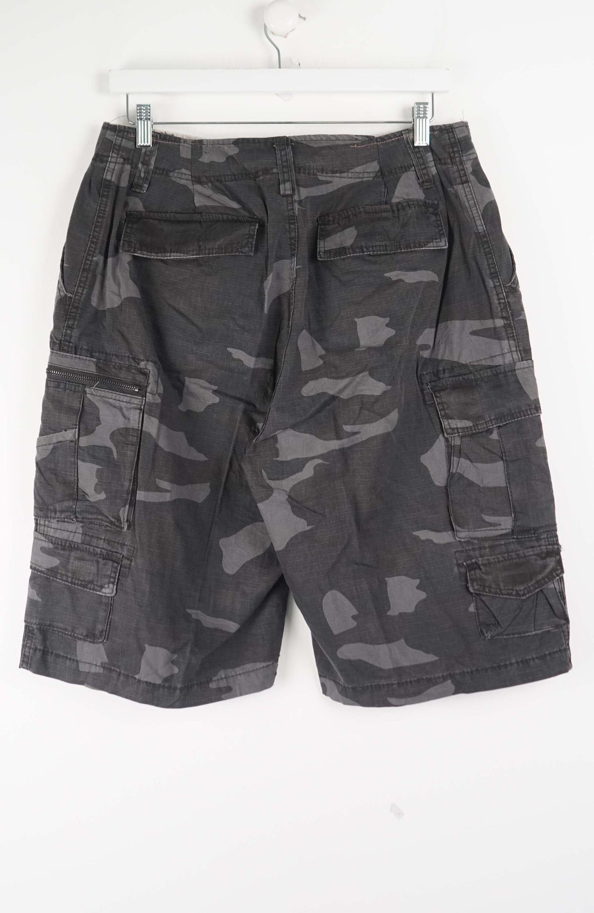 VINTAGE CAMO CARGO SHORTS W32