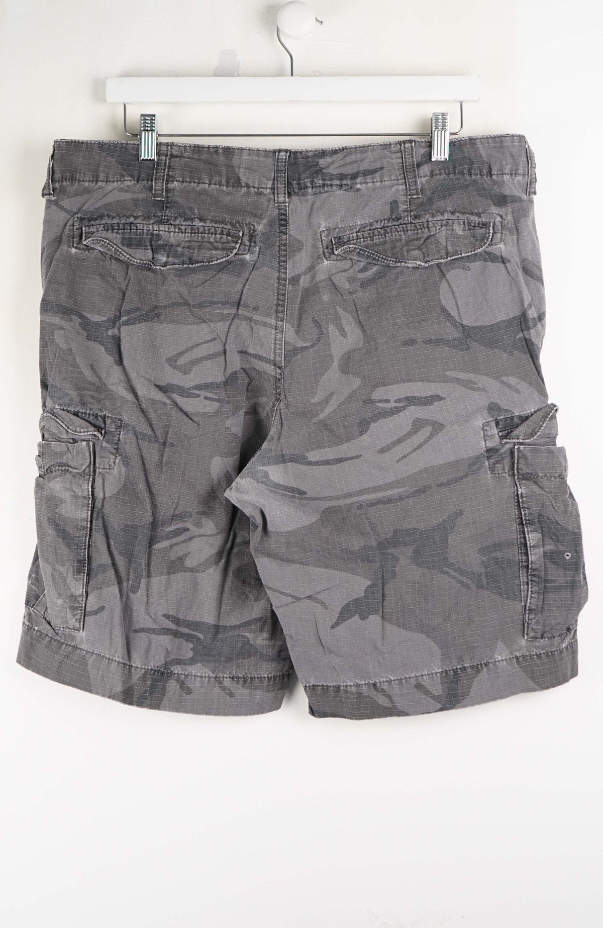 VINTAGE CAMO CARGO SHORTS W36