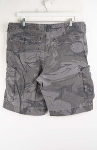 VINTAGE CAMO CARGO SHORTS W36