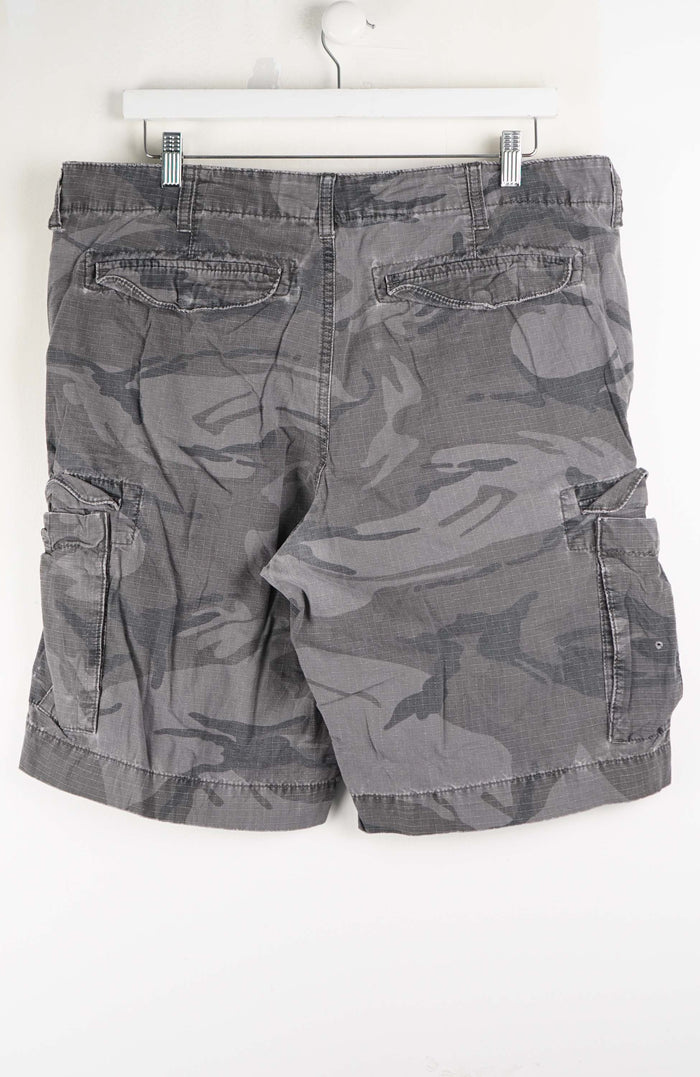 VINTAGE CAMO CARGO SHORTS W36