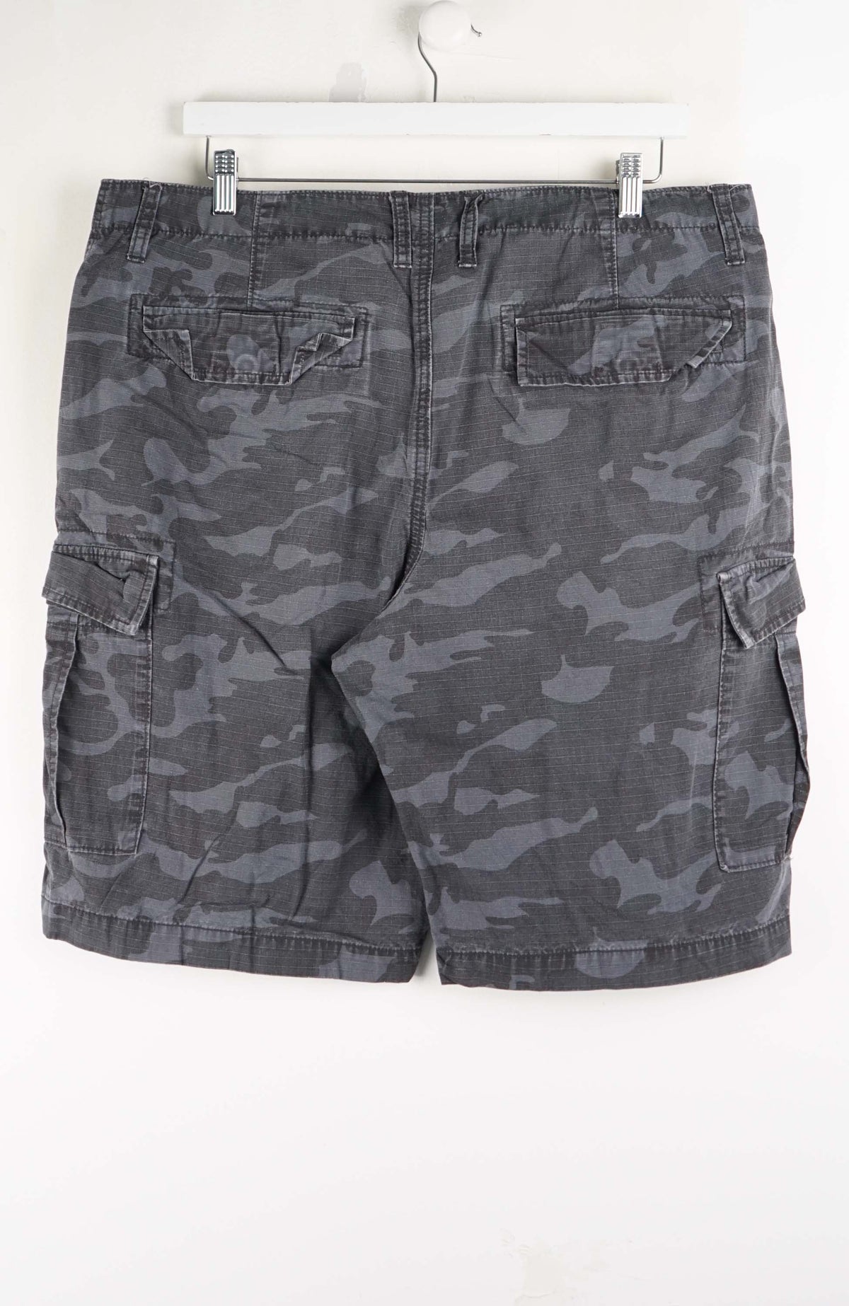 VINTAGE CAMO CARGO SHORTS W36