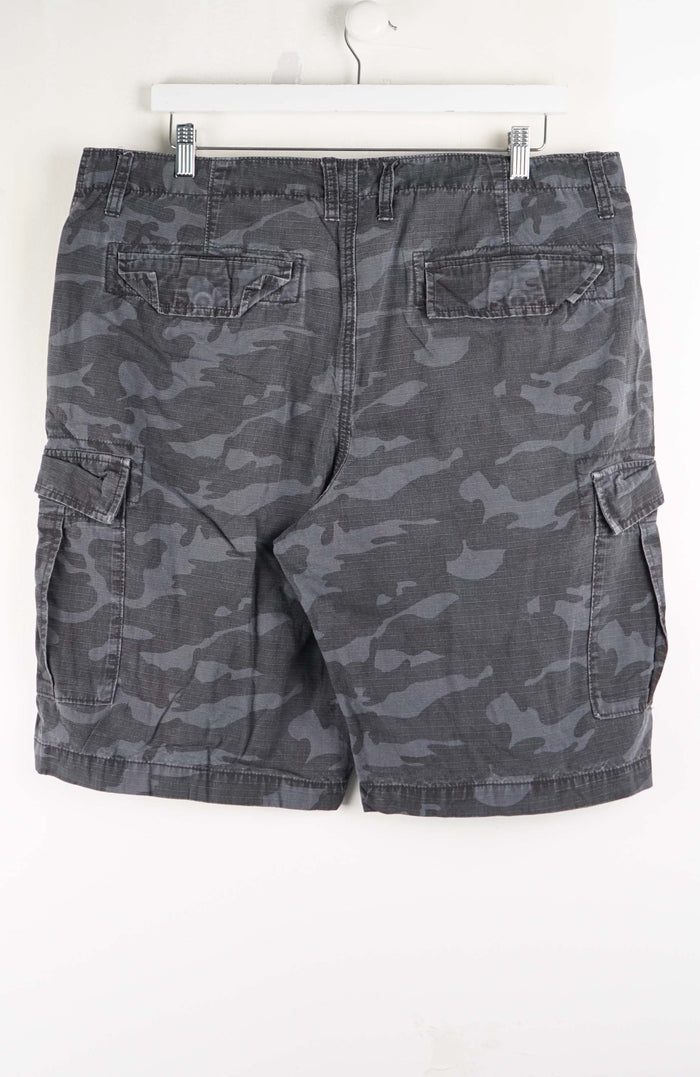 VINTAGE CAMO CARGO SHORTS W36