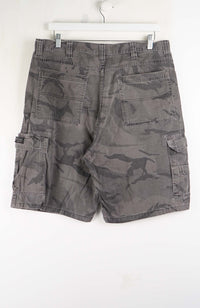 VINTAGE WRANGLER CAMO CARGO SHORTS W36