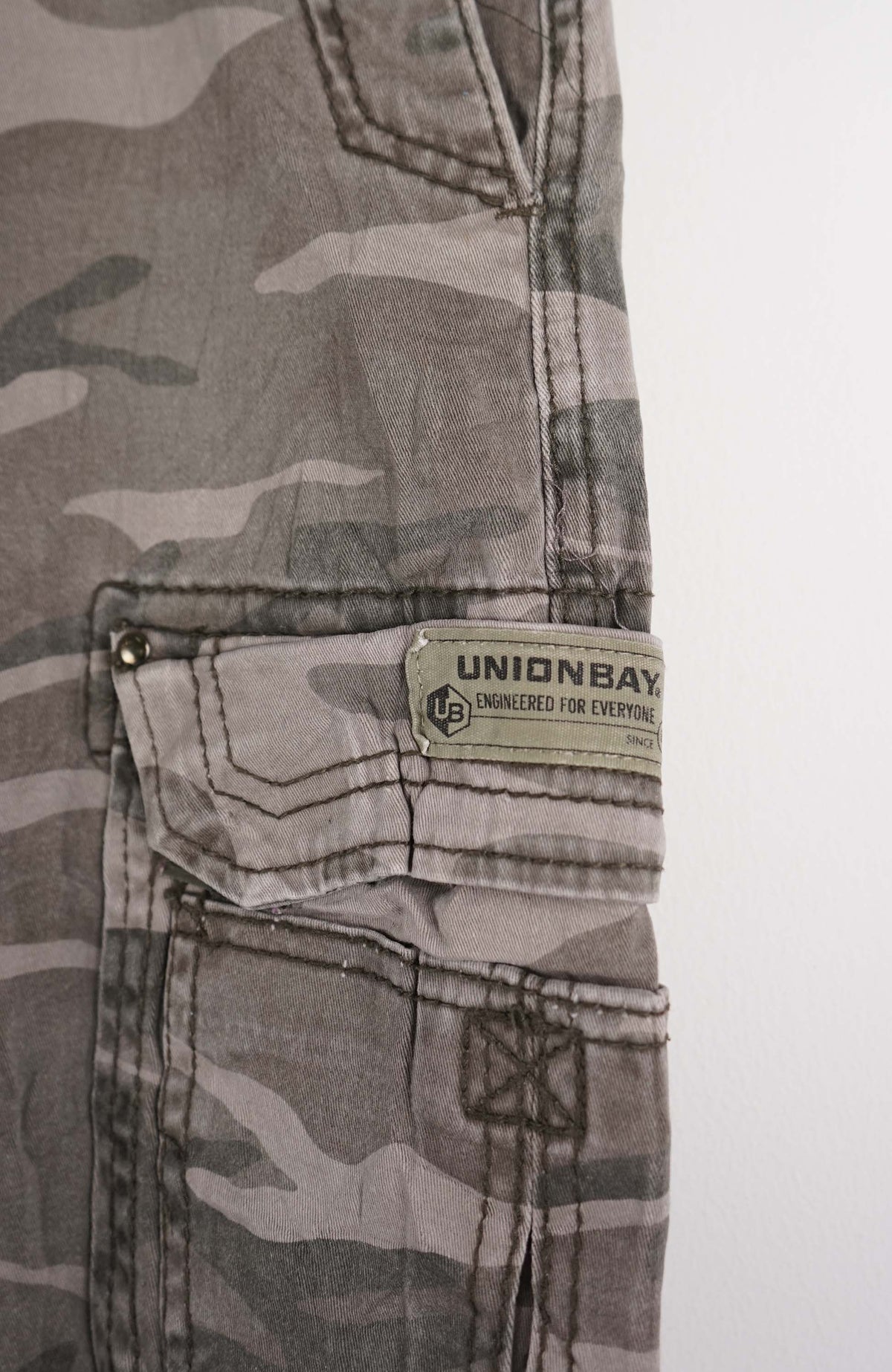 VINTAGE CAMO CARGO SHORTS W36