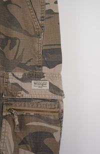 VINTAGE WRANGLER CAMO CARGO SHORTS W38