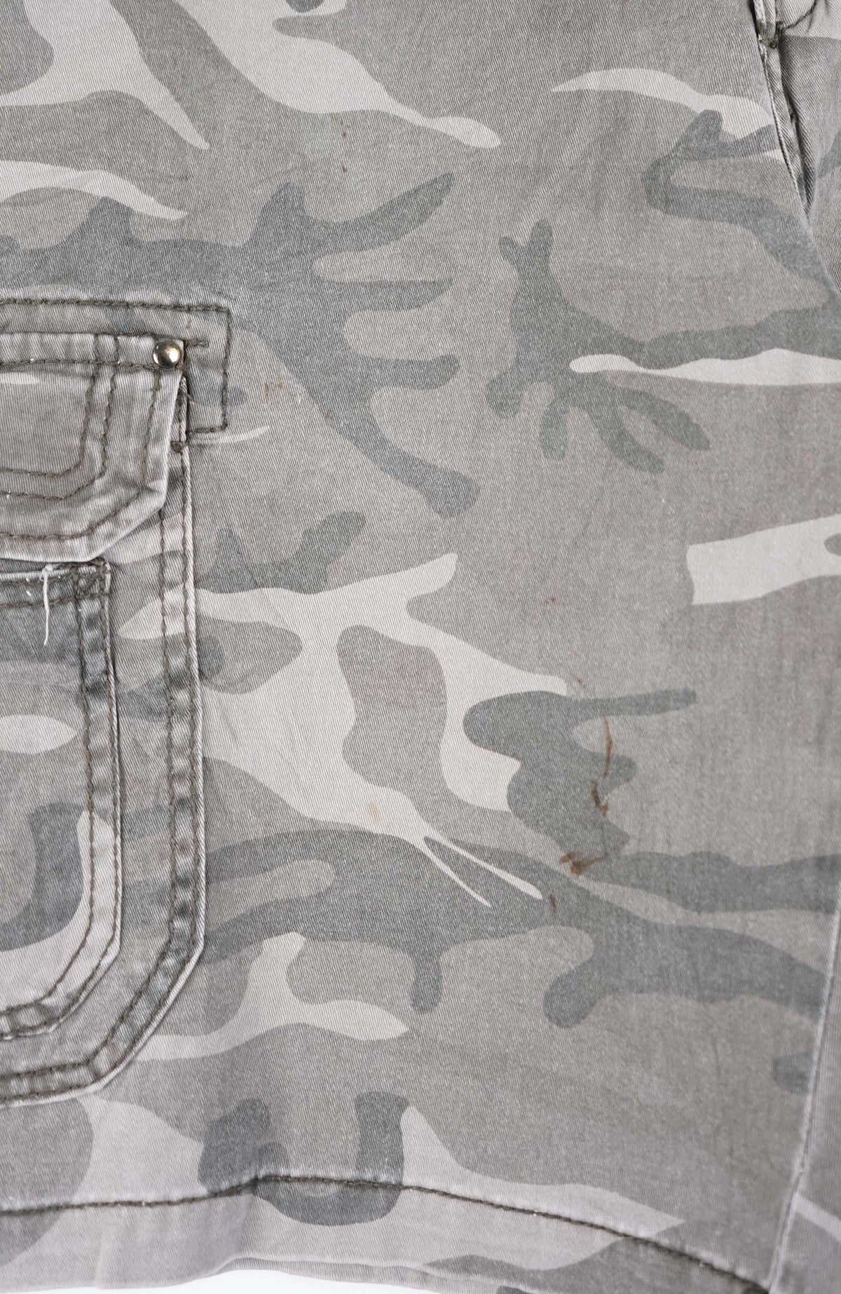 VINTAGE CAMO CARGO SHORTS W36