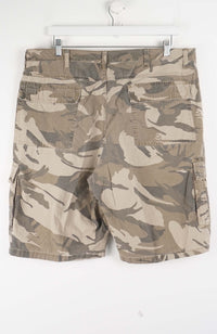 VINTAGE WRANGLER CAMO CARGO SHORTS W38