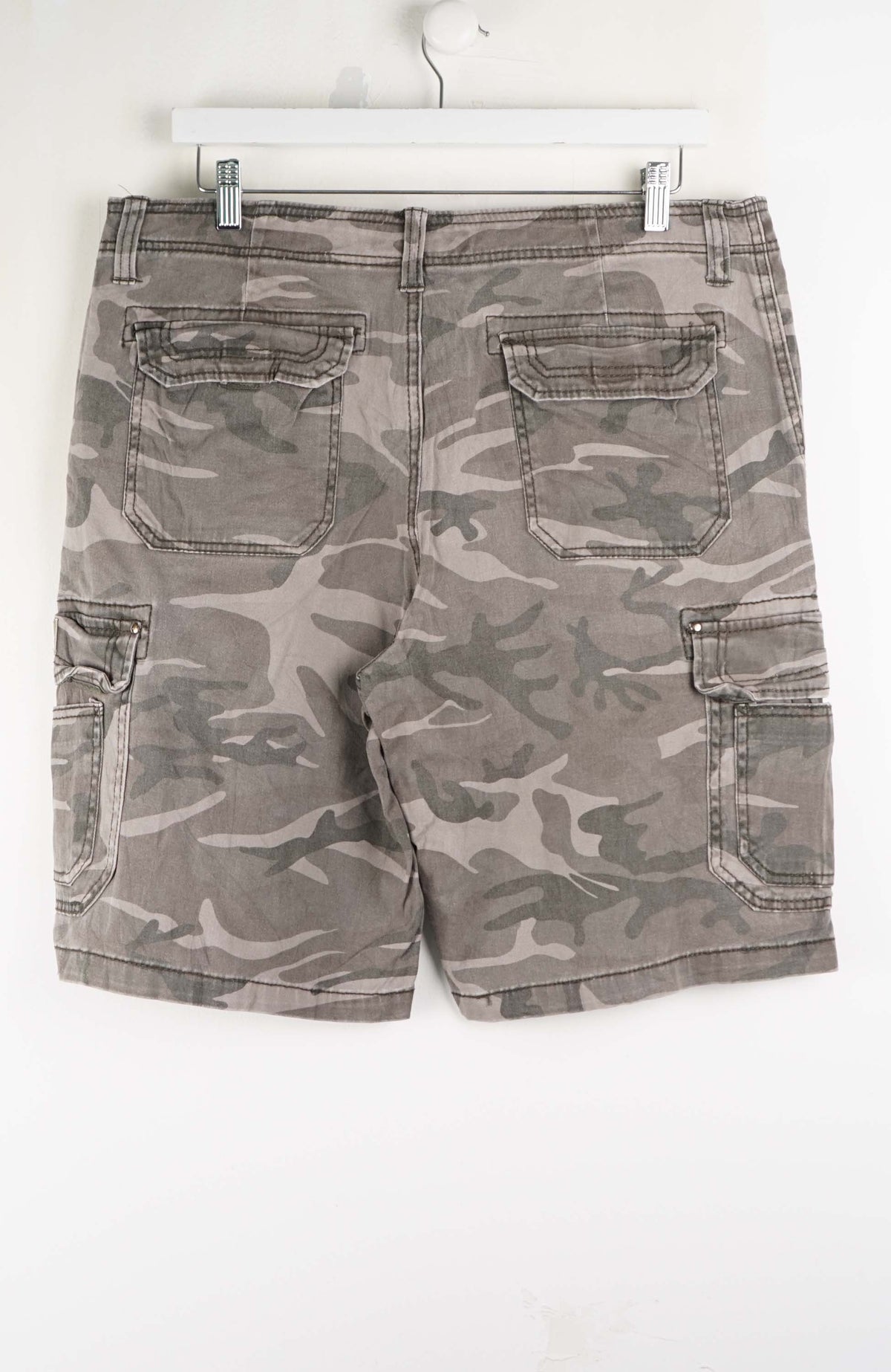 VINTAGE CAMO CARGO SHORTS W36