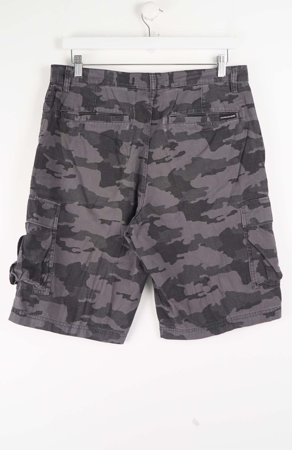 VINTAGE CALVIN KLEIN CAMO CARGO SHORTS W34
