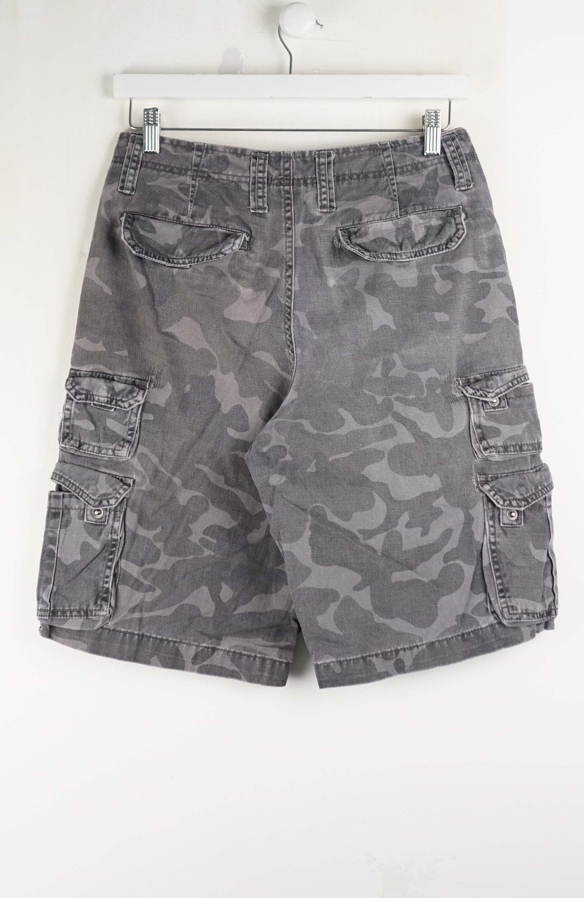 VINTAGE CAMO CARGO SHORTS W30
