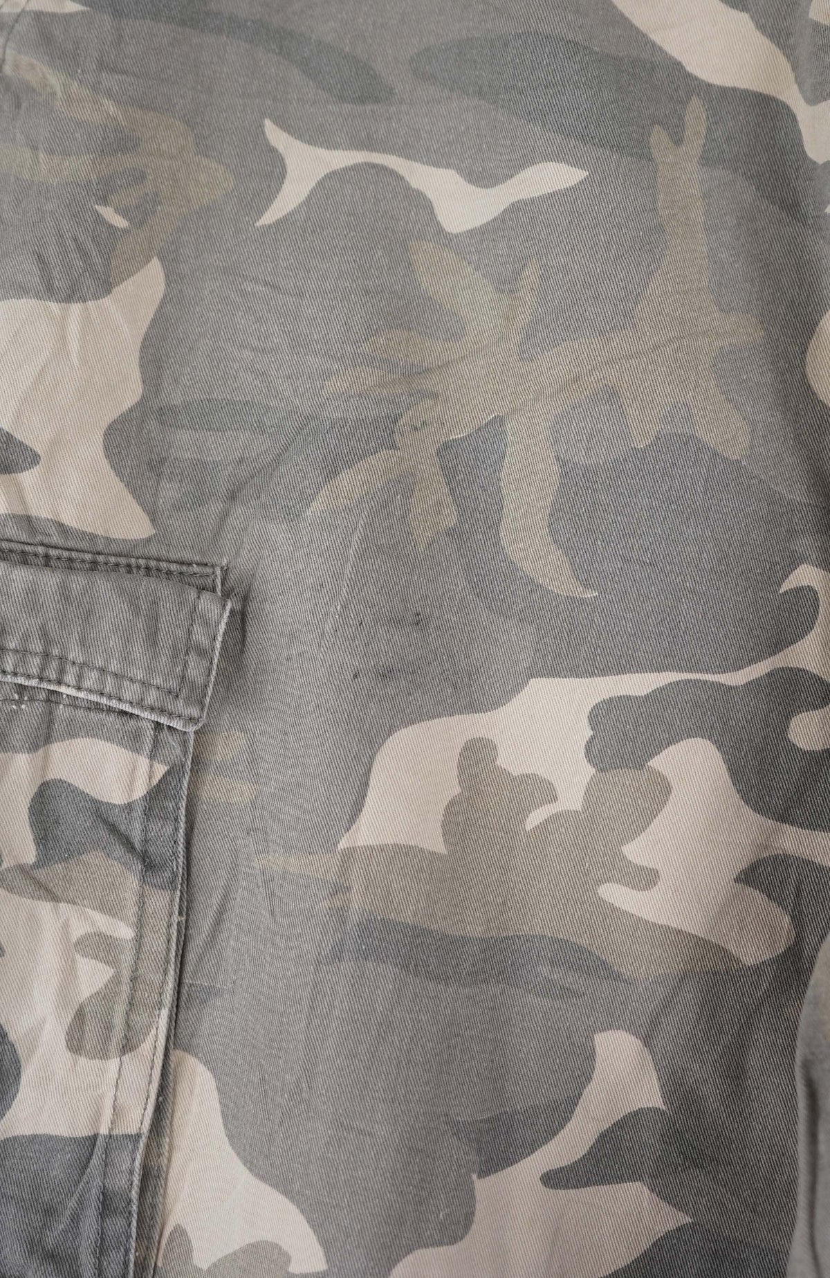 VINTAGE CAMO CARGO SHORTS W36