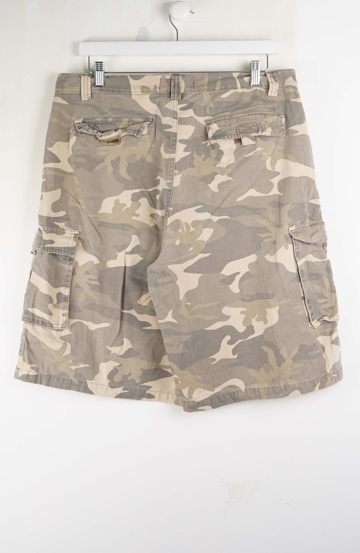 VINTAGE CAMO CARGO SHORTS W36