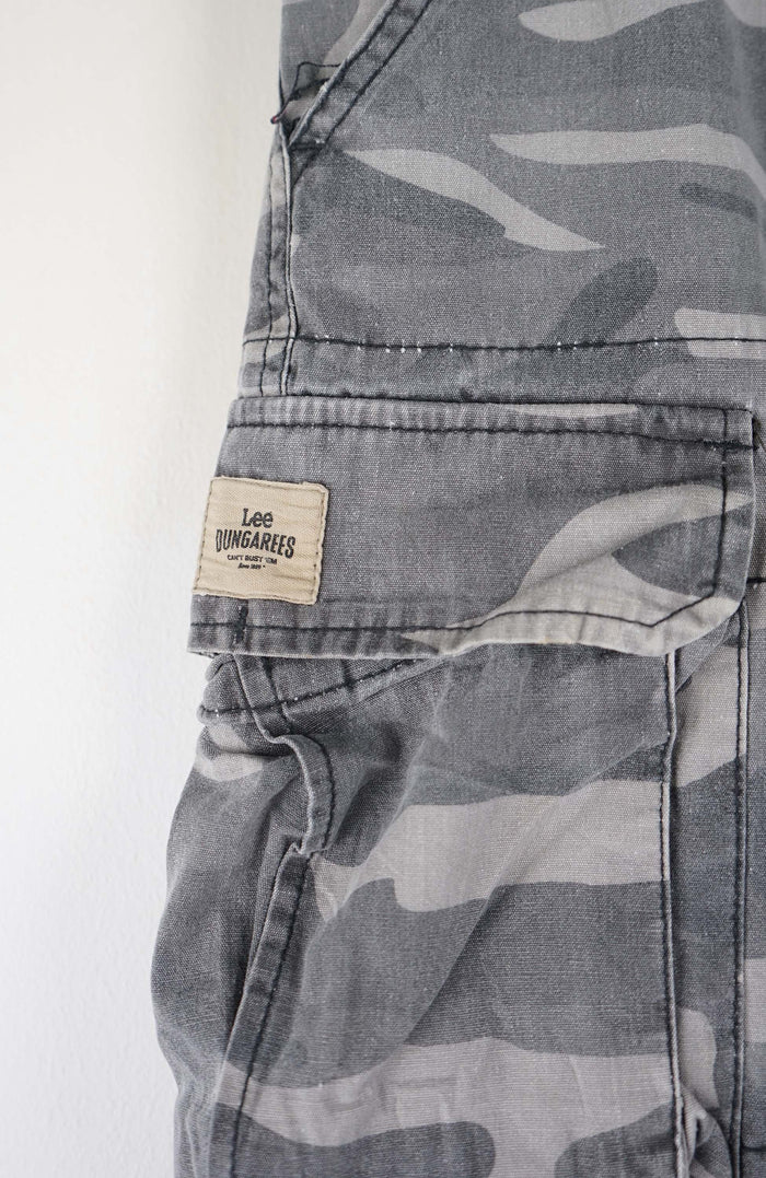 VINTAGE LEE DUNGAREES CAMO CARGO SHORTS W38