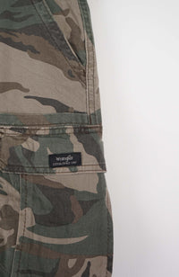 VINTAGE WRANGLER CAMO CARGO SHORTS W35