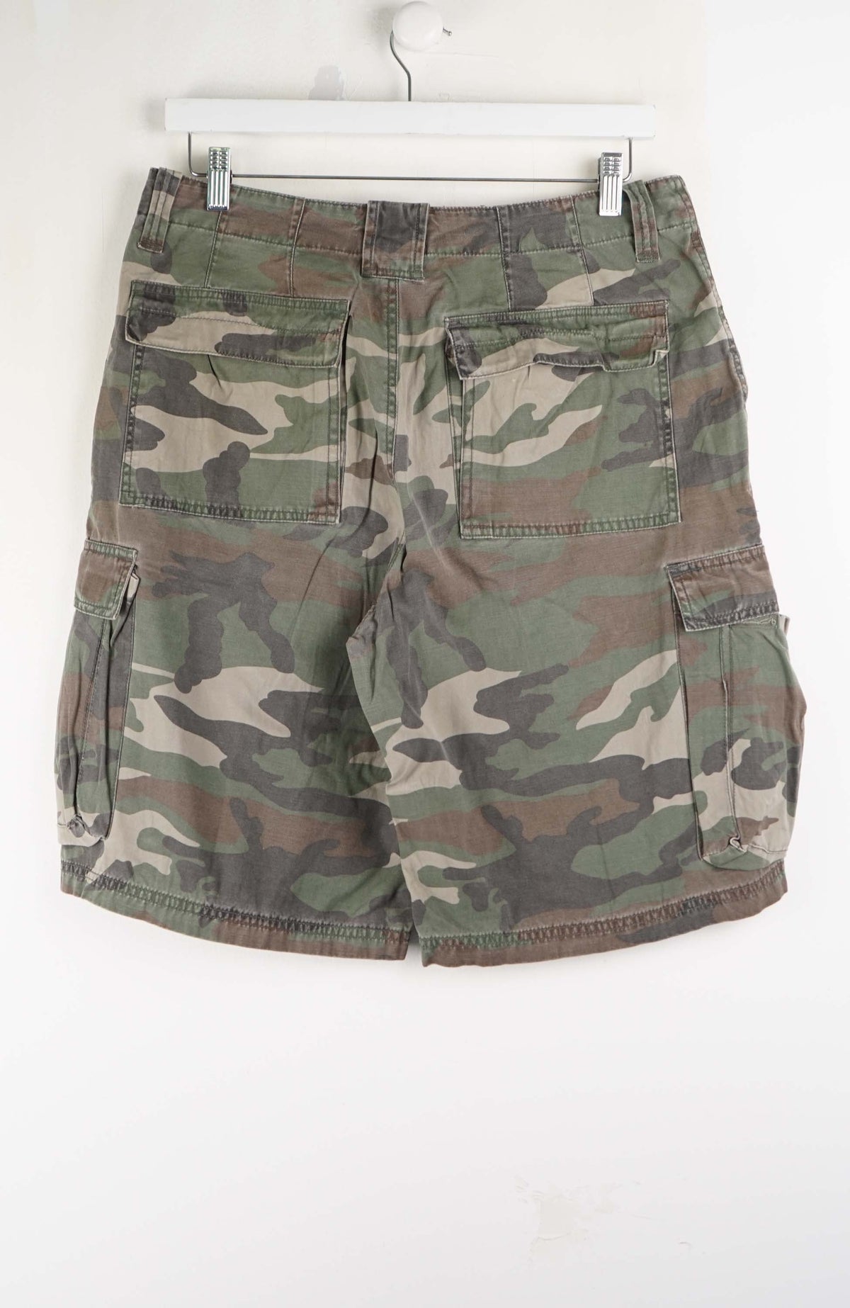 VINTAGE CAMO CARGO SHORTS W31