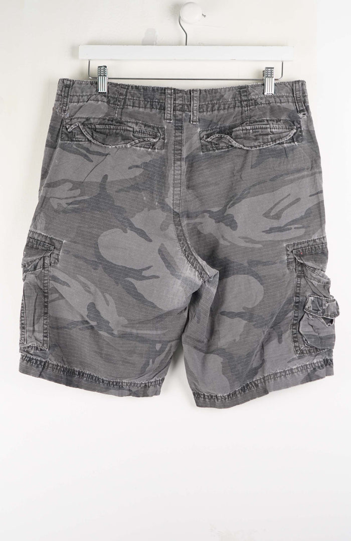 VINTAGE CAMO CARGO SHORTS W34