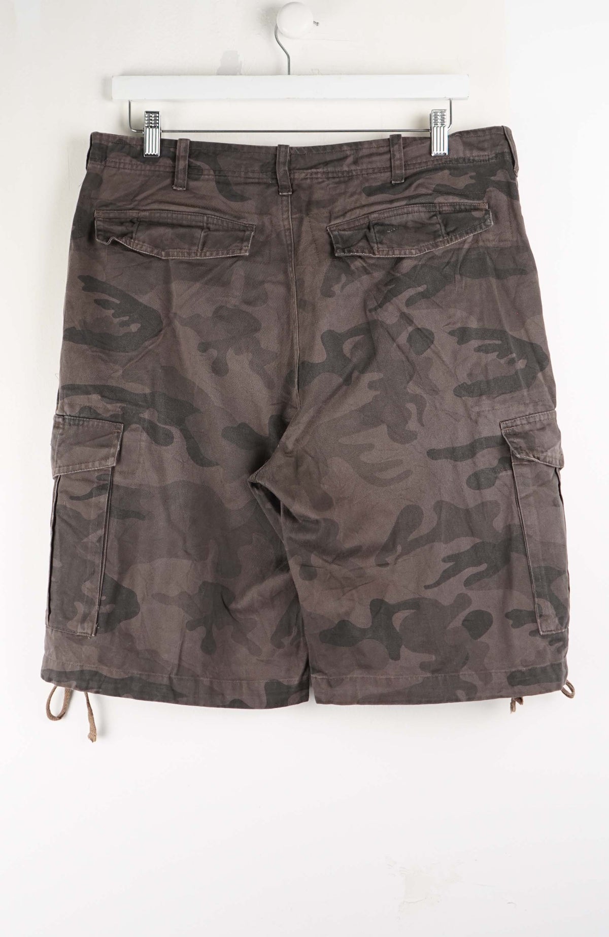 VINTAGE CAMO CARGO SHORTS W35