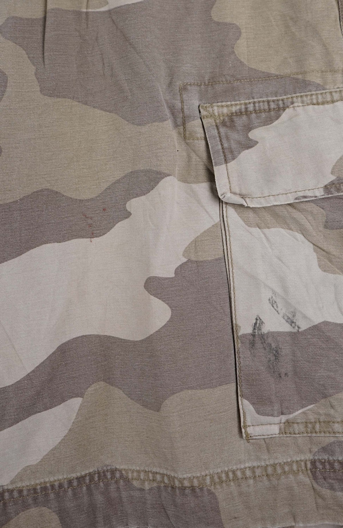 VINTAGE CAMO CARGO SHORTS W30
