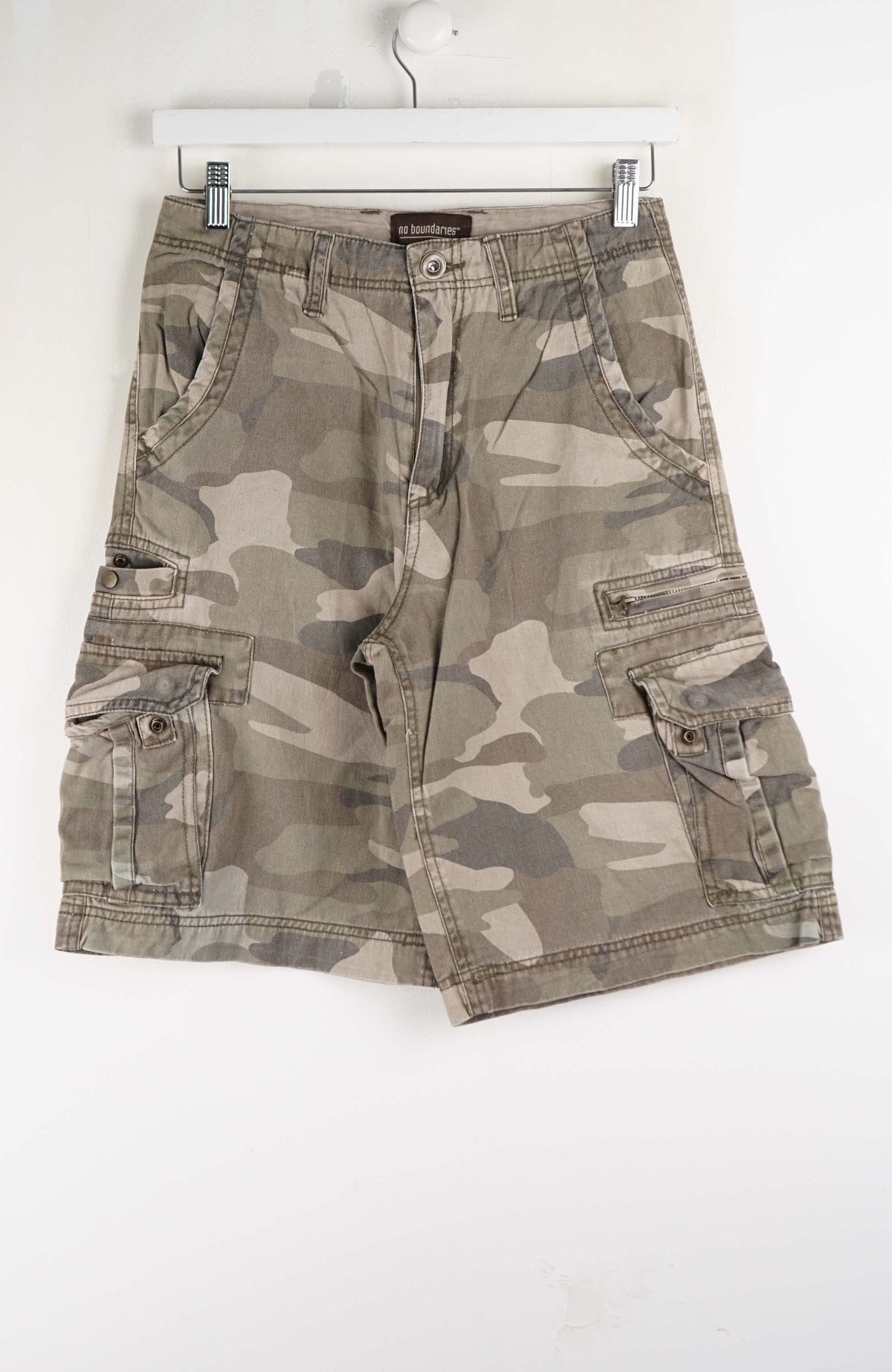 VINTAGE CAMO CARGO SHORTS W27