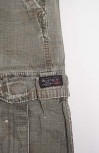 VINTAGE WRANGLER CAMO CARGO SHORTS W34