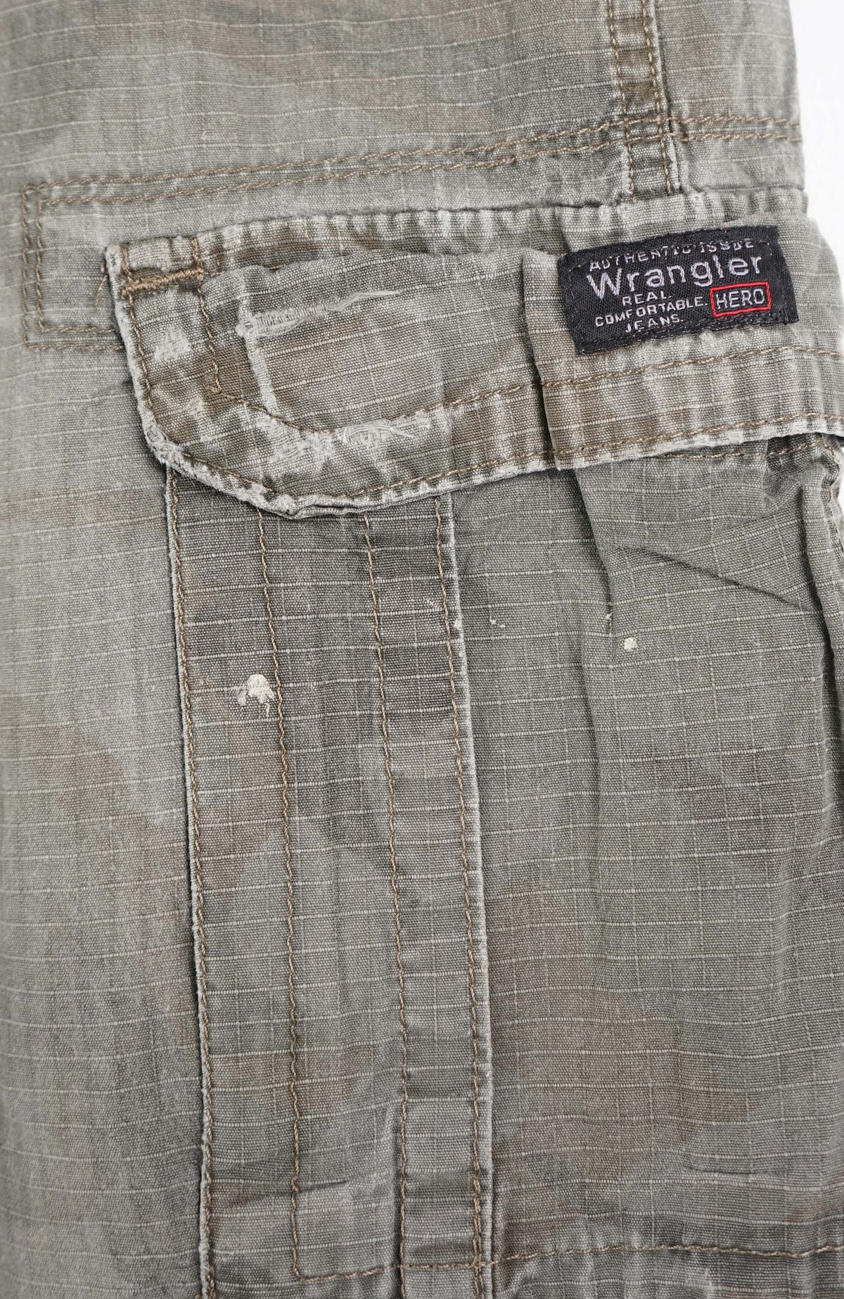 VINTAGE WRANGLER CAMO CARGO SHORTS W34