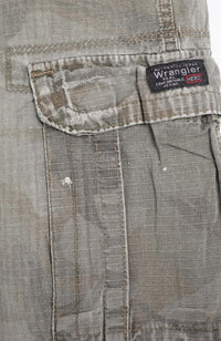 VINTAGE WRANGLER CAMO CARGO SHORTS W34