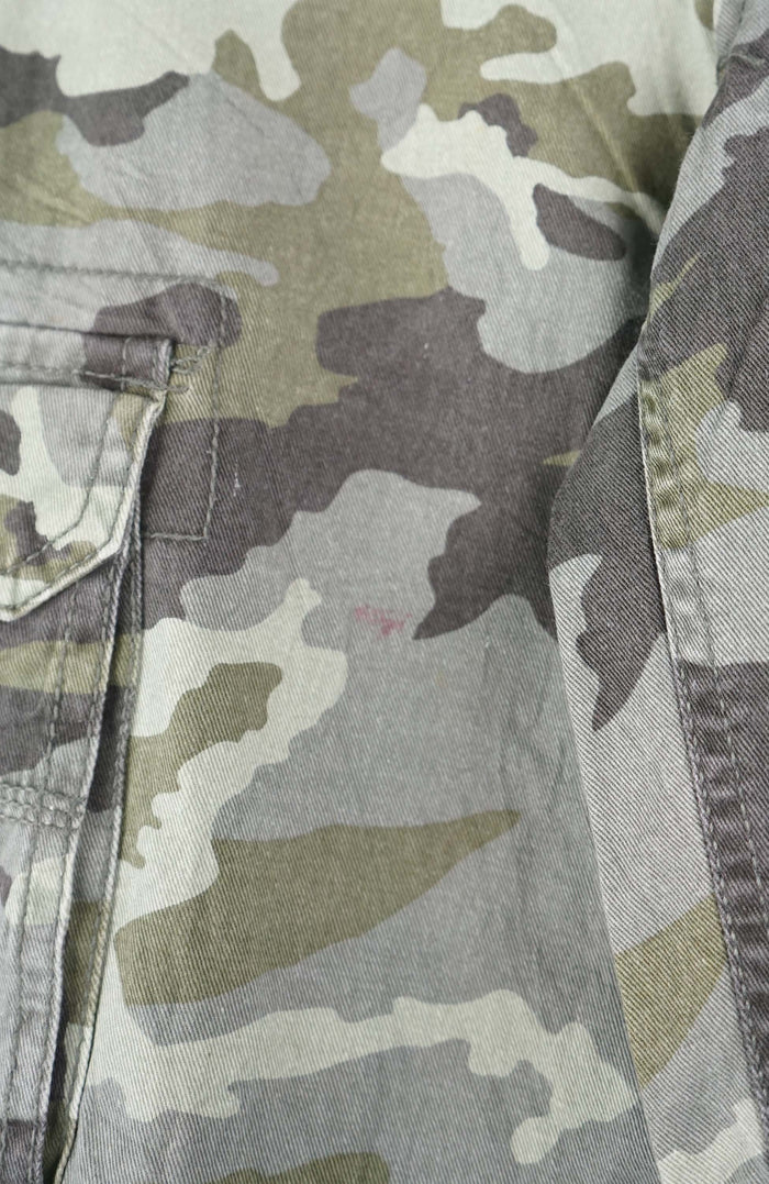 VINTAGE CAMO CARGO SHORTS W26