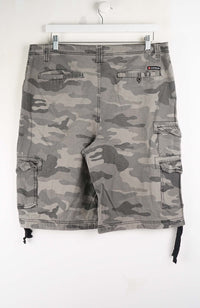 VINTAGE AIRWALK CAMO CARGO SHORTS W36