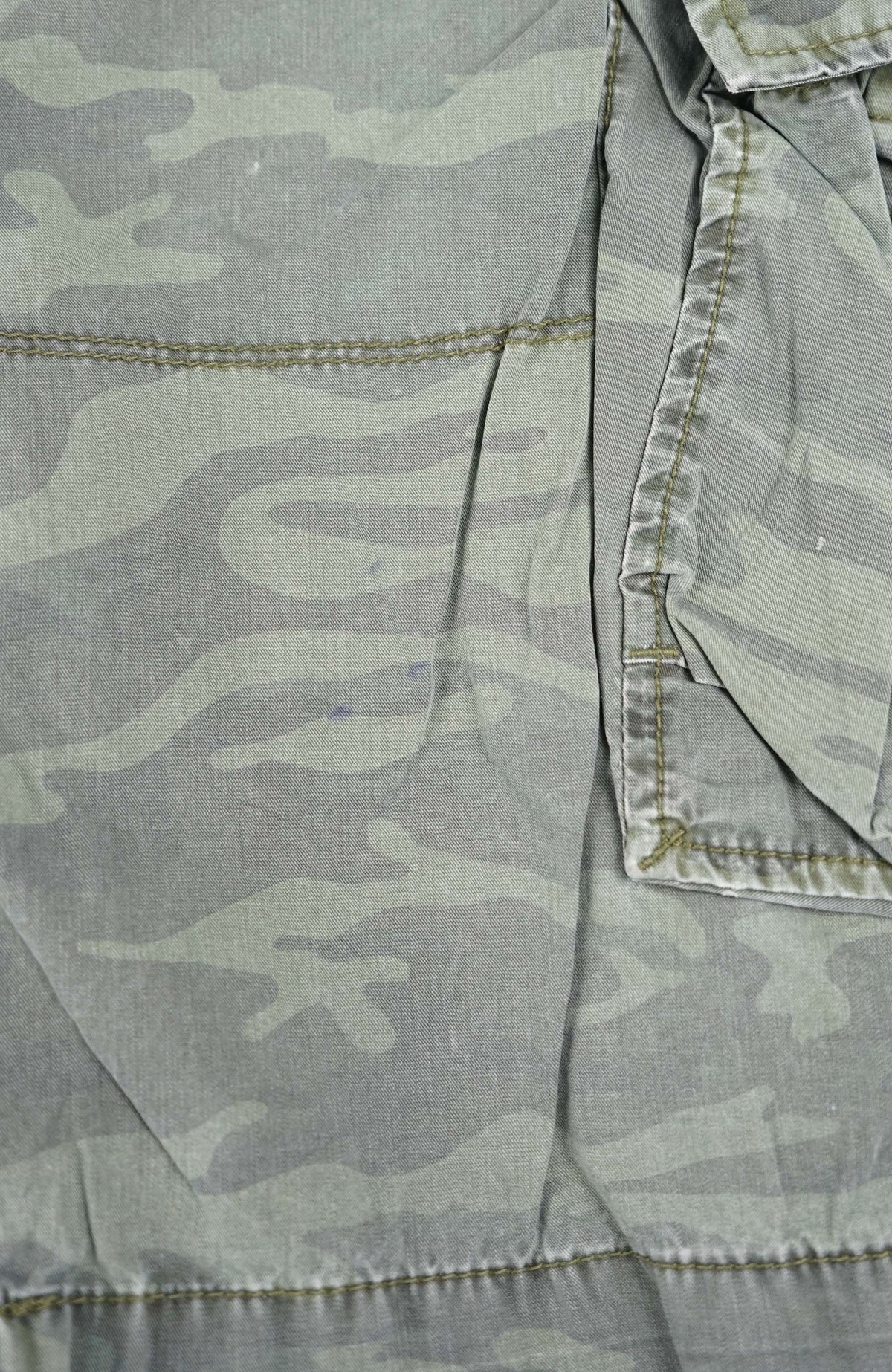 VINTAGE CAMO CARGO SHORTS W30
