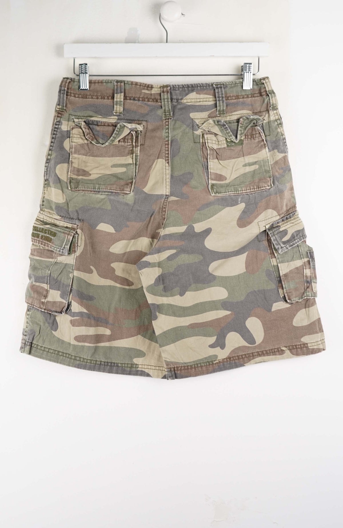 VINTAGE FUBU CAMO CARGO SHORTS W29