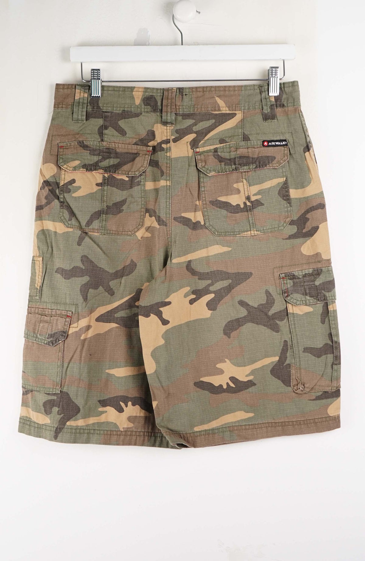 VINTAGE AIRWAIK CAMO CARGO SHORTS W32