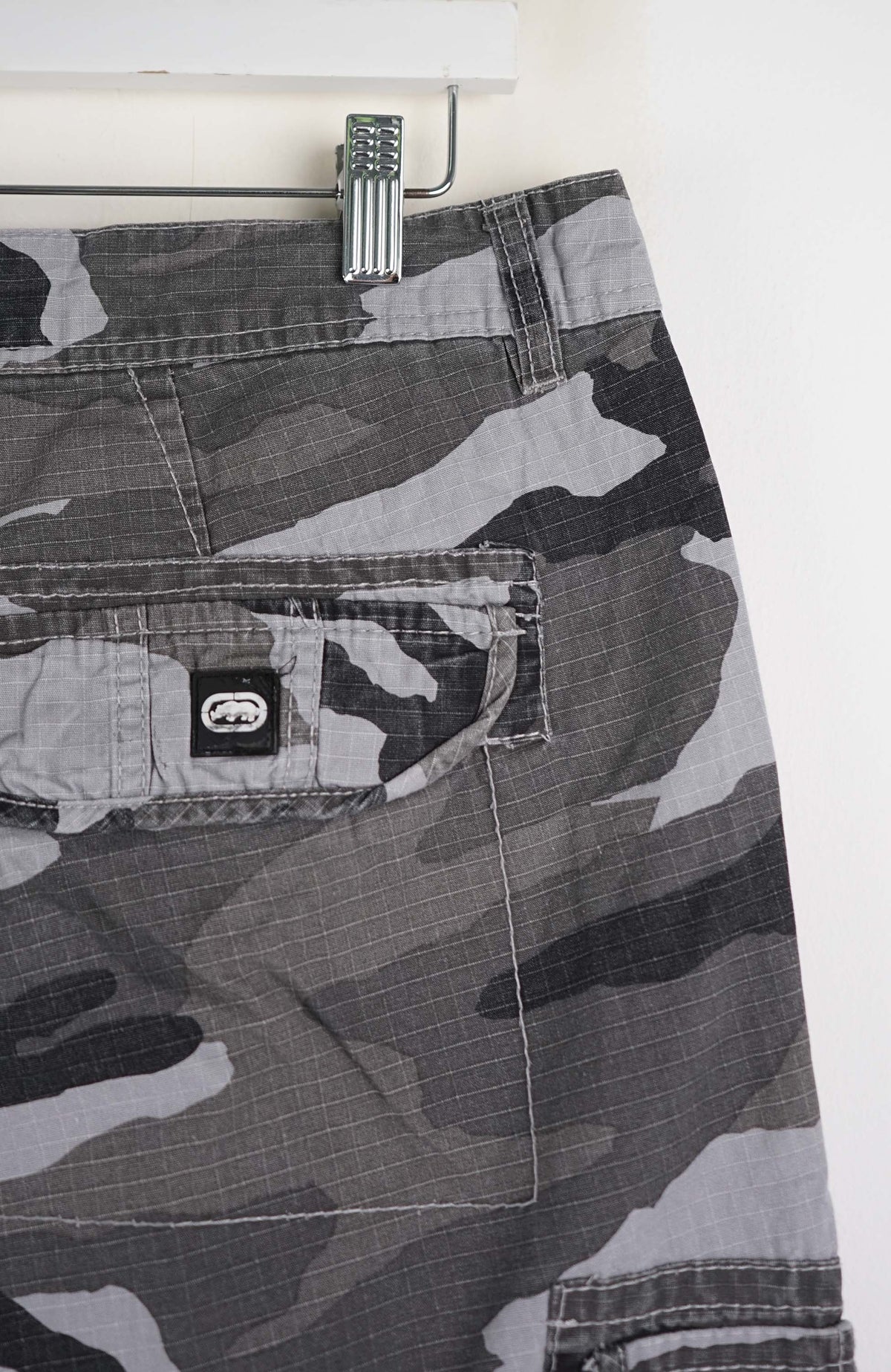 VINTAGE ECKO UNLTD CAMO CARGO SHORTS W36