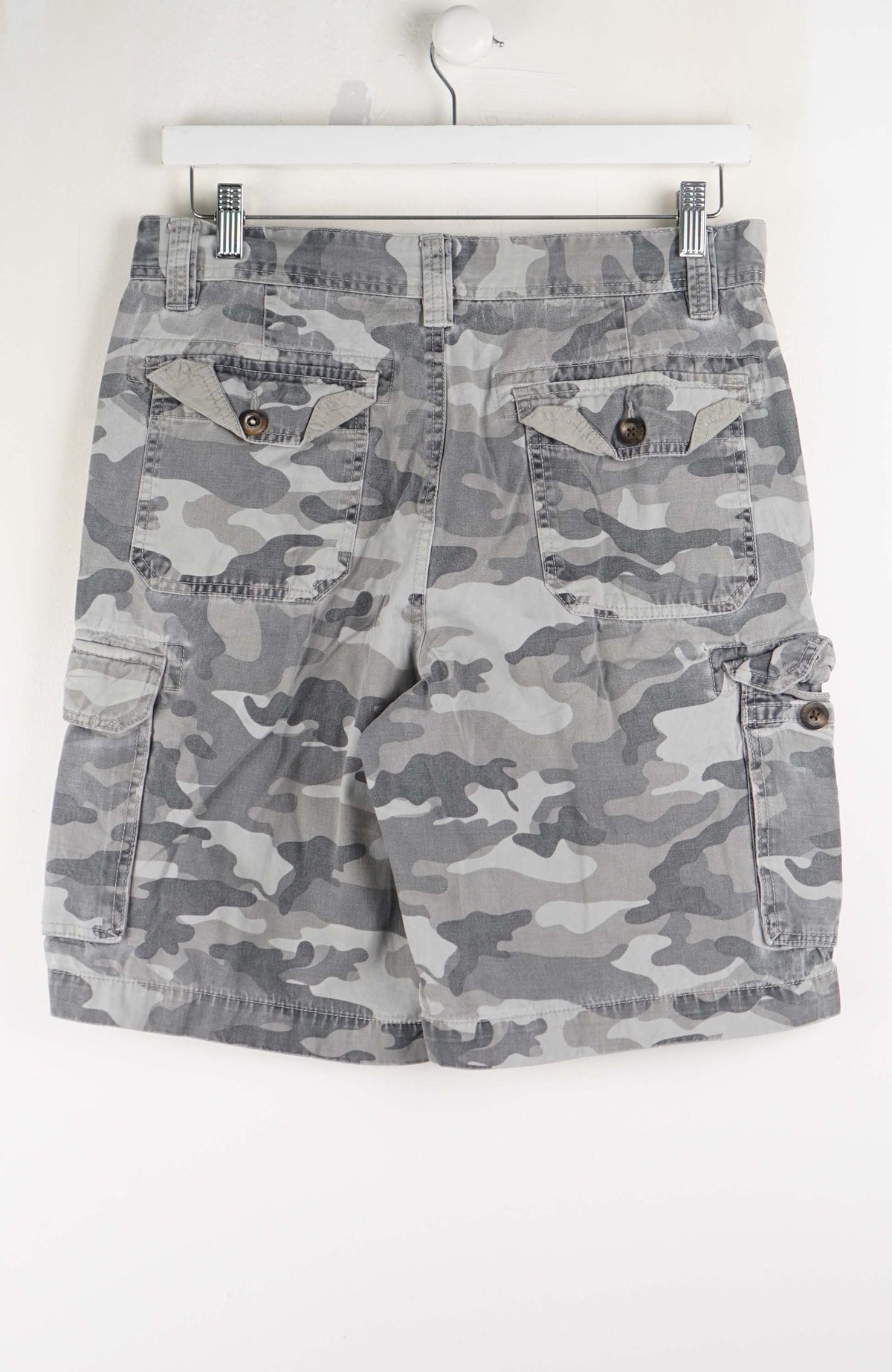 VINTAGE CAMO CARGO SHORTS W32