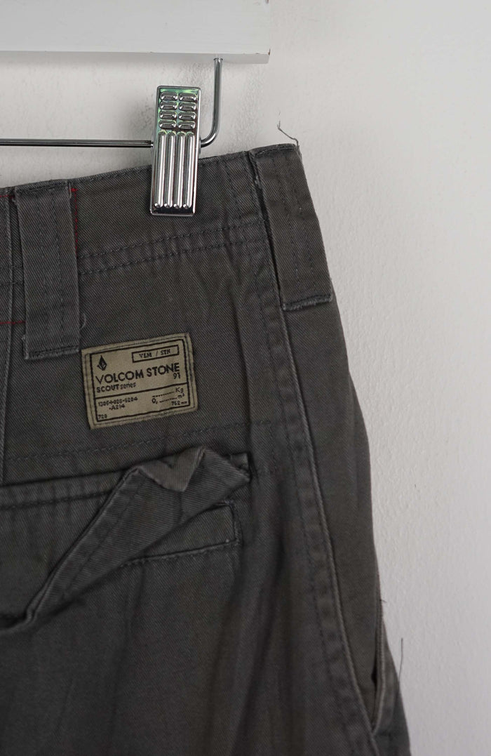 VINTAGE VOLCOM CARGO SHORTS W32