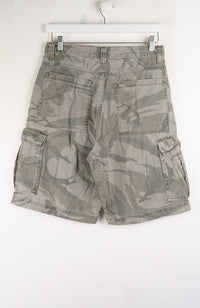 VINTAGE WRANGLER CAMO CARGO SHORTS W28