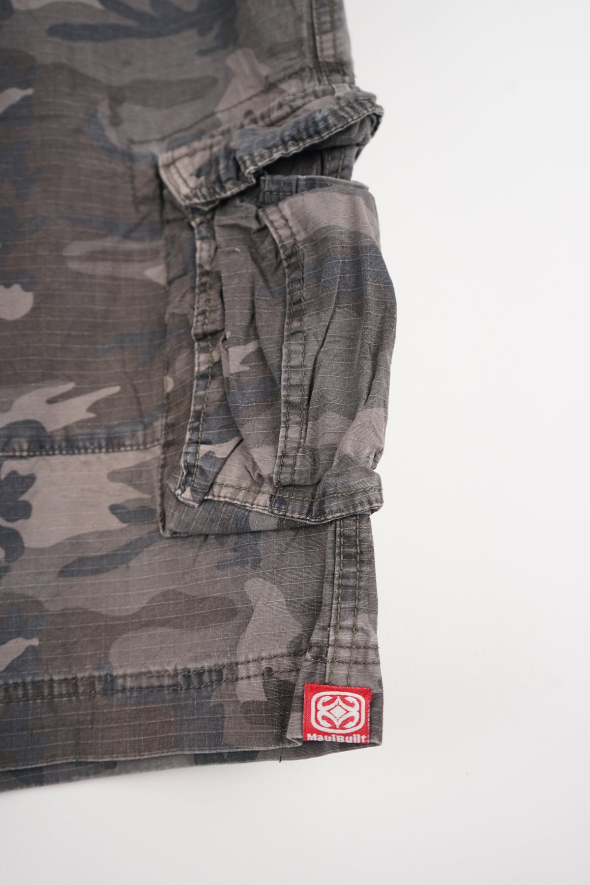VINTAGE CAMO CARGO SHORTS W36